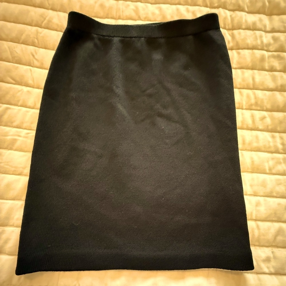 St. John’s basic knit black pencil skirt